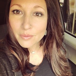 Meet your Posher, Claudia